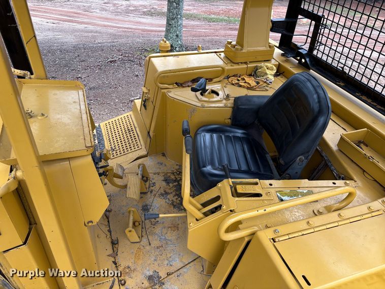 image for item EU7103 1989 Caterpillar D6H dozer