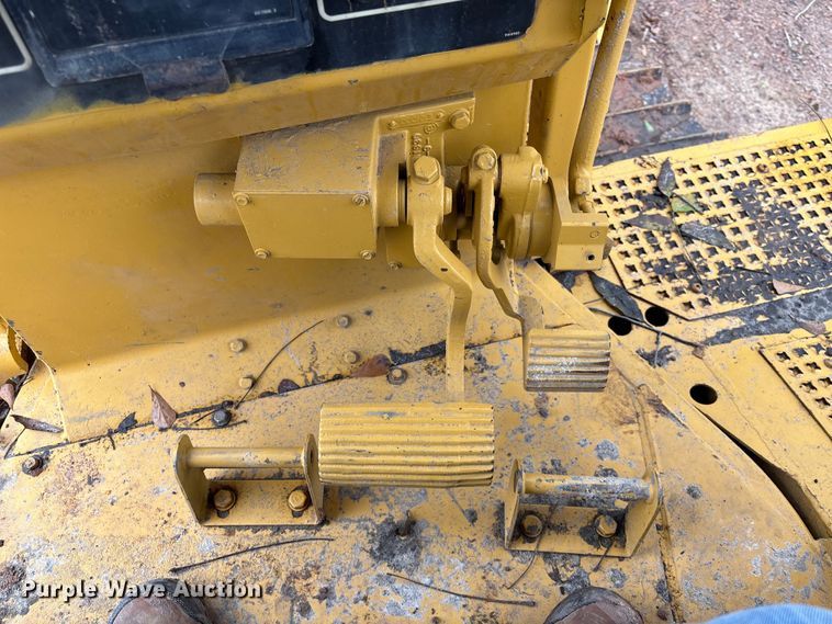 image for item EU7103 1989 Caterpillar D6H dozer
