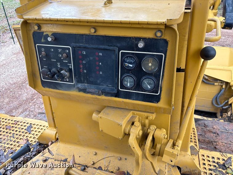 image for item EU7103 1989 Caterpillar D6H dozer