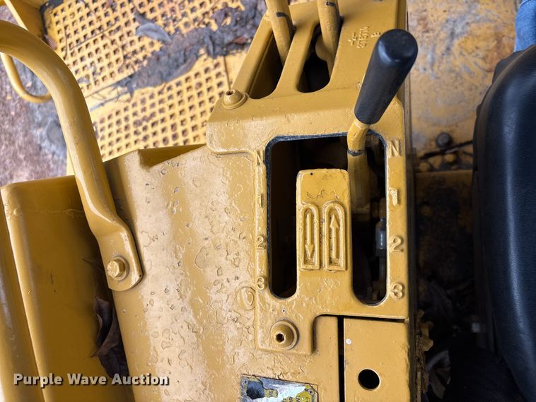 image for item EU7103 1989 Caterpillar D6H dozer