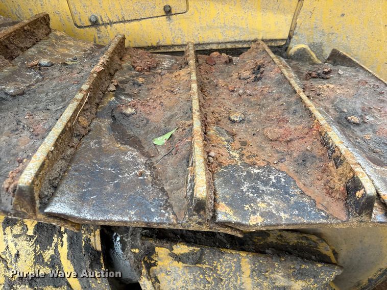 image for item EU7103 1989 Caterpillar D6H dozer