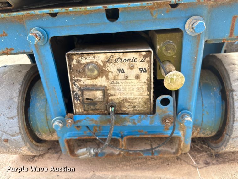 image for item EU7126 2000 Genie GS-1930 scissor lift