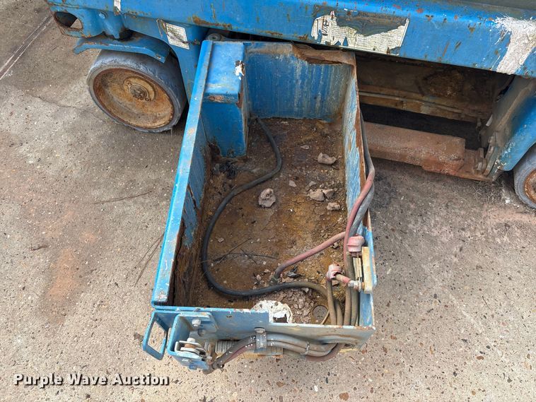 image for item EU7126 2000 Genie GS-1930 scissor lift