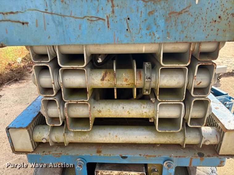 image for item EU7126 2000 Genie GS-1930 scissor lift