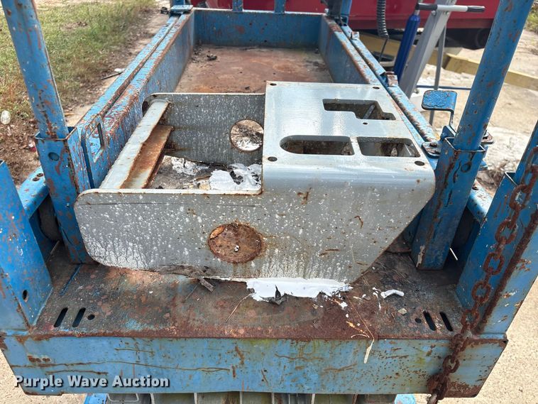 image for item EU7126 2000 Genie GS-1930 scissor lift