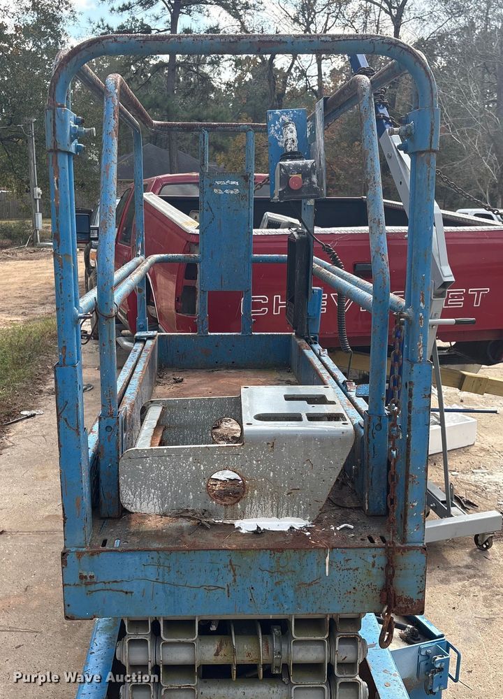 image for item EU7126 2000 Genie GS-1930 scissor lift