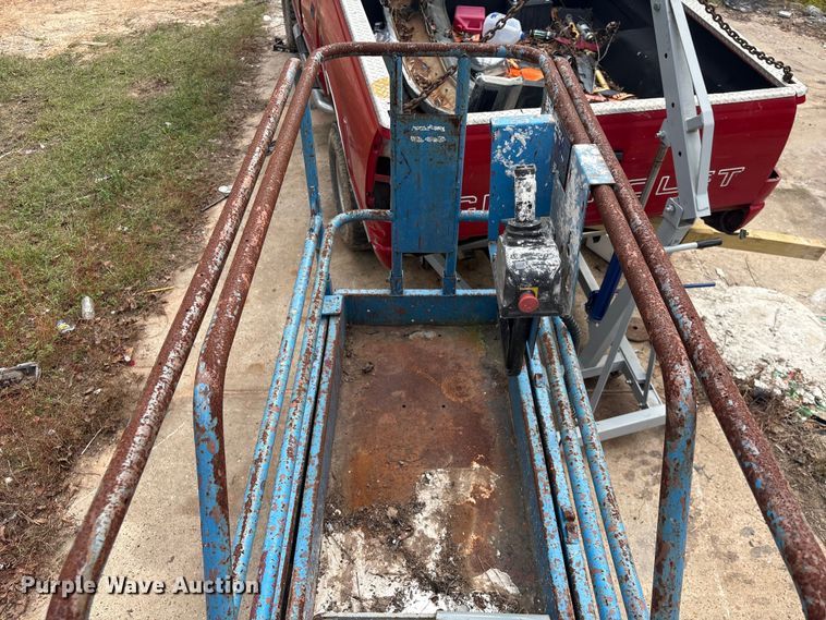 image for item EU7126 2000 Genie GS-1930 scissor lift