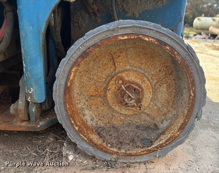 image for item EU7126 2000 Genie GS-1930 scissor lift