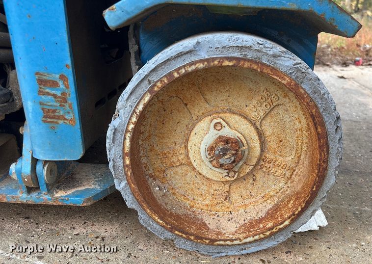 image for item EU7126 2000 Genie GS-1930 scissor lift