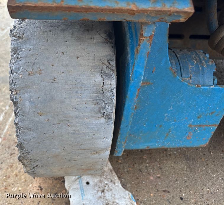 image for item EU7126 2000 Genie GS-1930 scissor lift