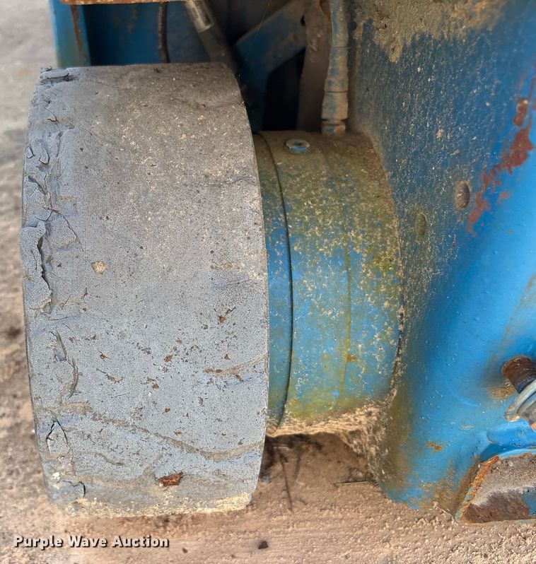 image for item EU7126 2000 Genie GS-1930 scissor lift