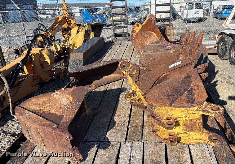 image for item EU8562 (7) backhoe buckets