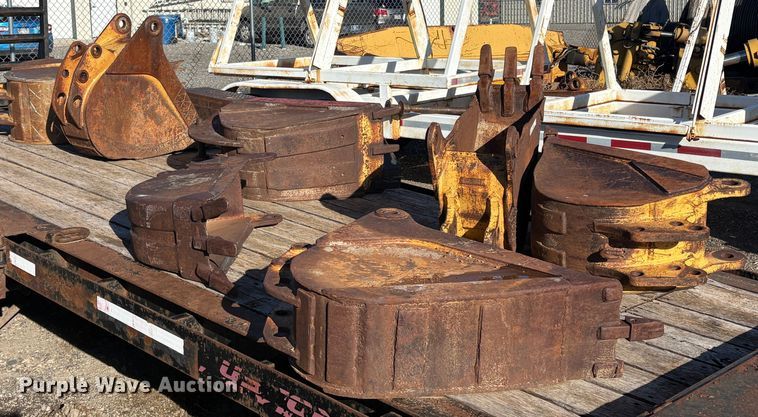 image for item EU8562 (7) backhoe buckets