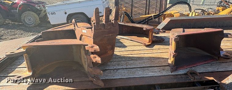 image for item EU8562 (7) backhoe buckets