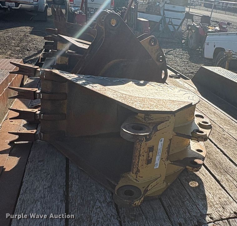 image for item EU8562 (7) backhoe buckets