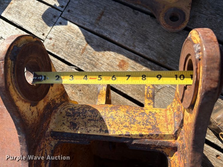 image for item EU8562 (7) backhoe buckets