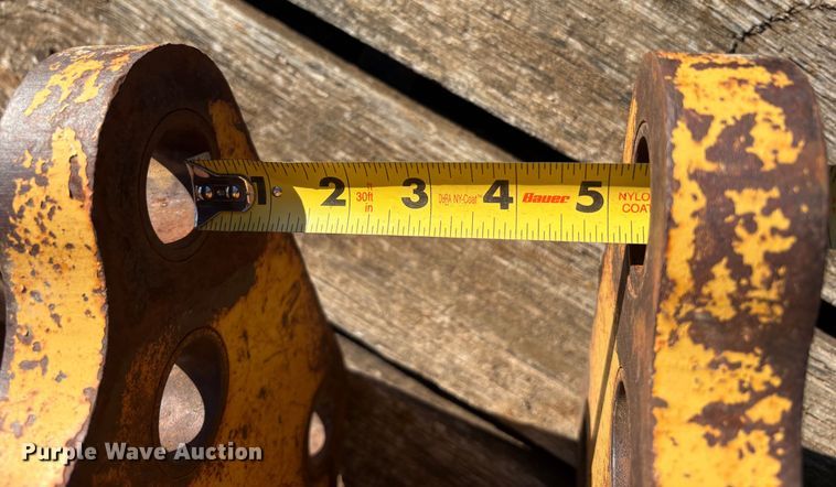 image for item EU8562 (7) backhoe buckets