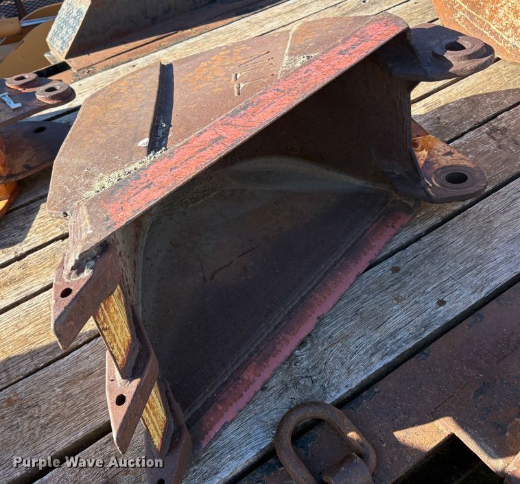 image for item EU8562 (7) backhoe buckets
