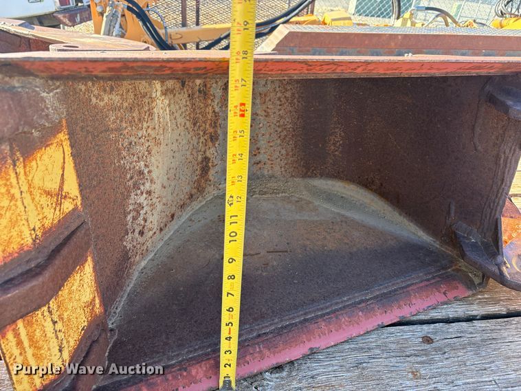 image for item EU8562 (7) backhoe buckets