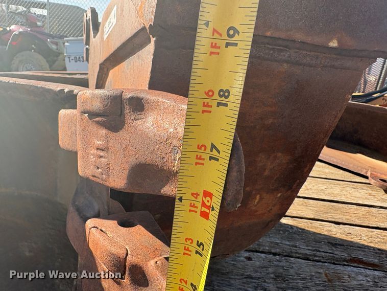 image for item EU8562 (7) backhoe buckets