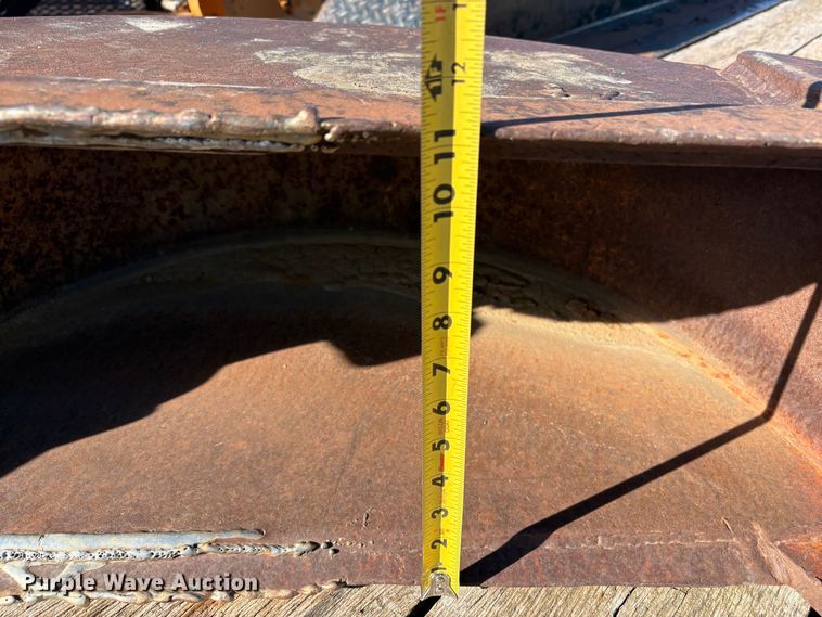 image for item EU8562 (7) backhoe buckets