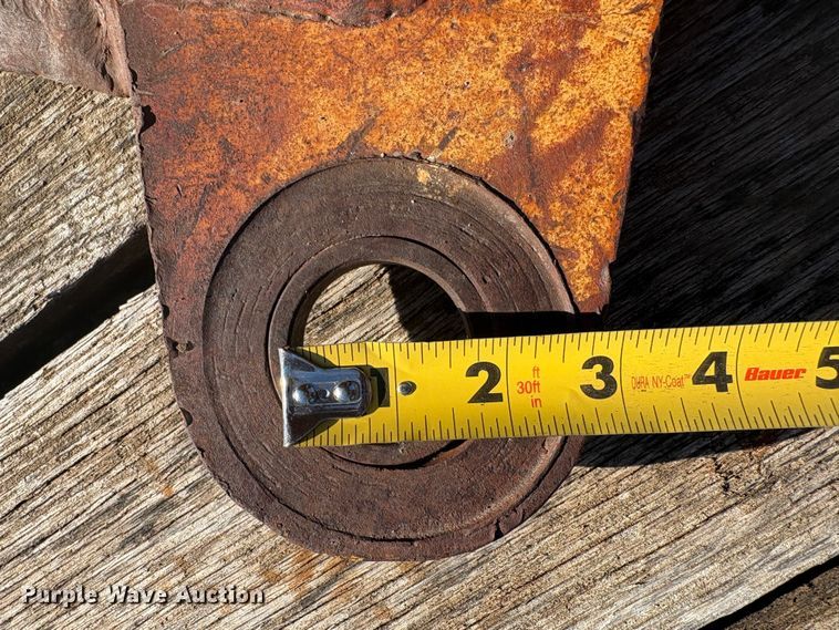 image for item EU8562 (7) backhoe buckets