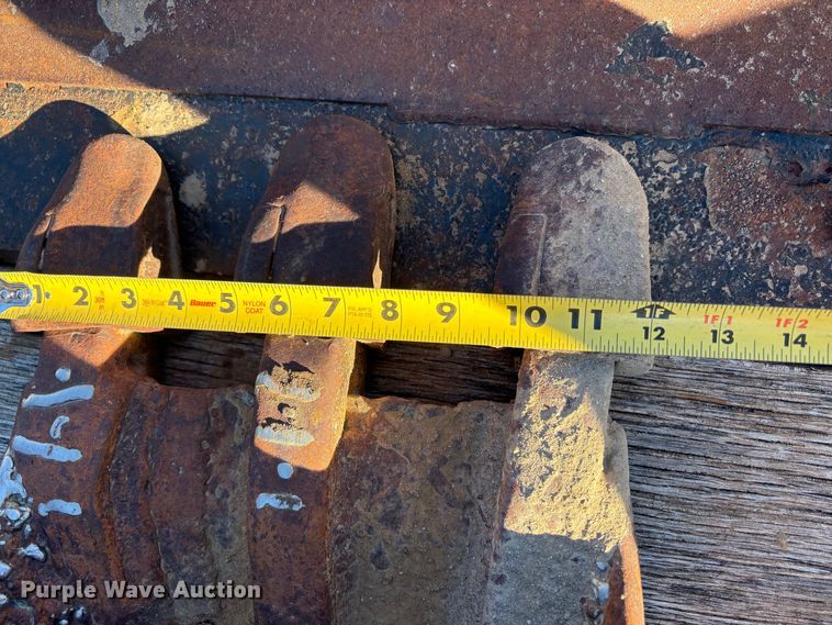 image for item EU8562 (7) backhoe buckets