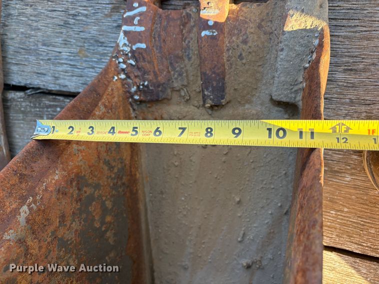 image for item EU8562 (7) backhoe buckets