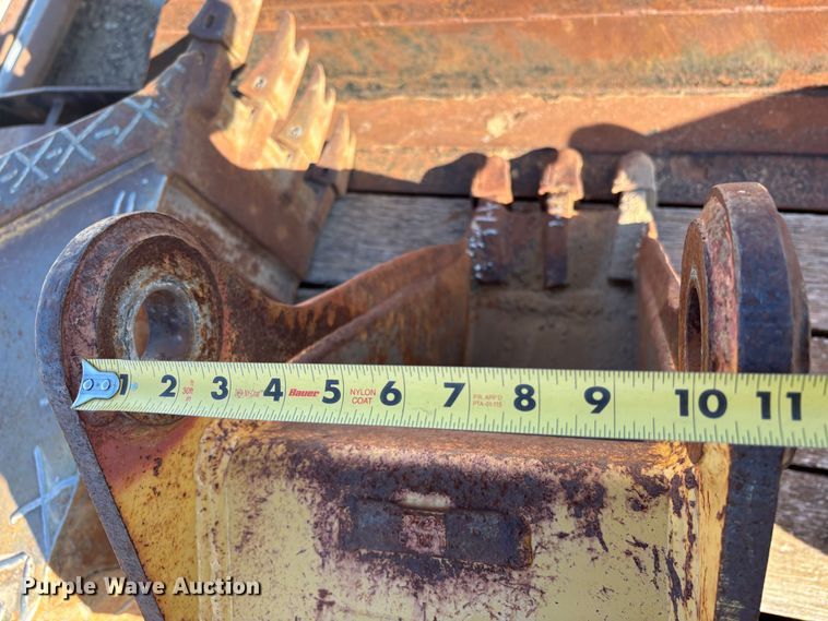 image for item EU8562 (7) backhoe buckets