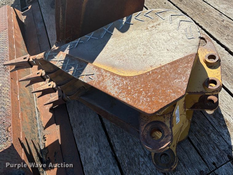 image for item EU8562 (7) backhoe buckets