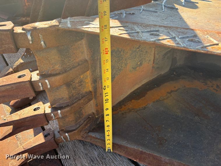 image for item EU8562 (7) backhoe buckets