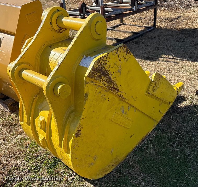 image for item EV2576 Komatsu excavator bucket