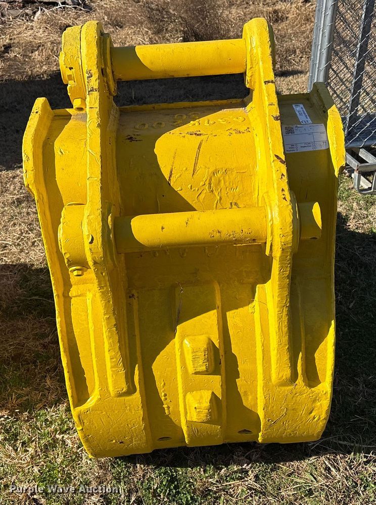 image for item EV2576 Komatsu excavator bucket