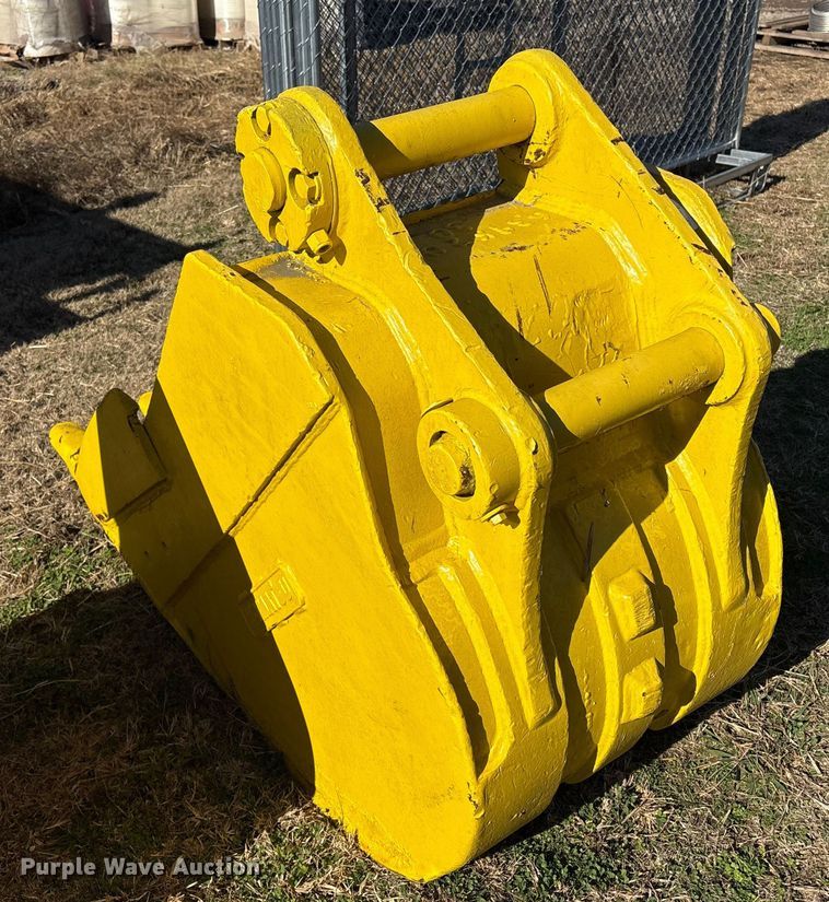 image for item EV2576 Komatsu excavator bucket