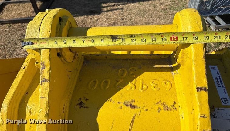 image for item EV2576 Komatsu excavator bucket