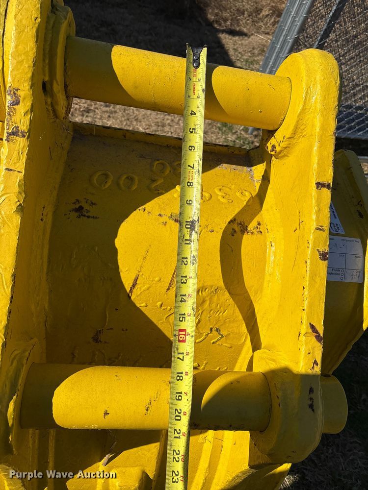 image for item EV2576 Komatsu excavator bucket