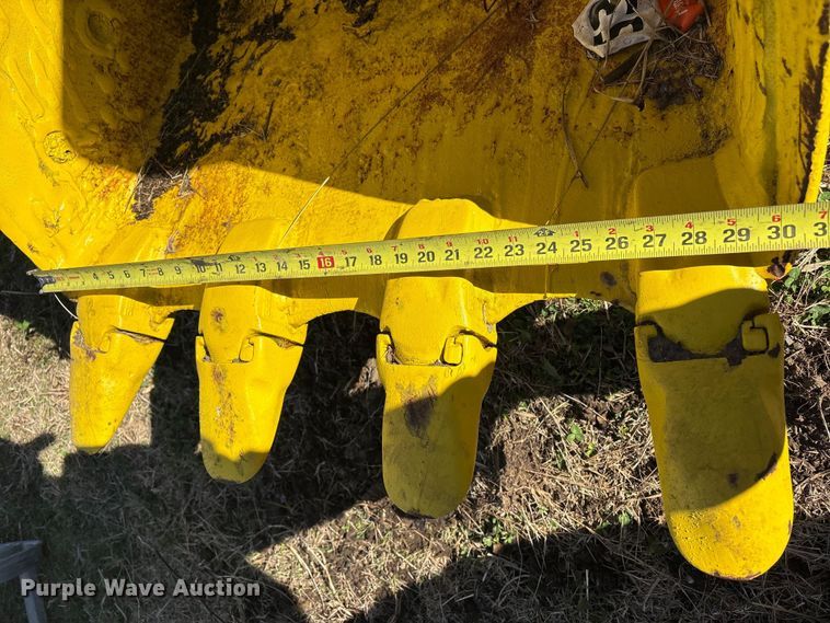 image for item EV2576 Komatsu excavator bucket