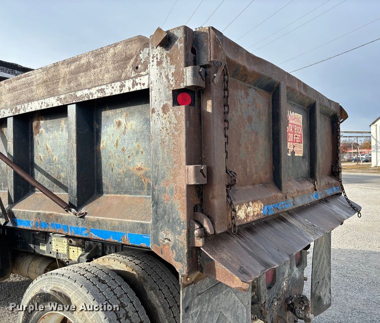 image for item EV3324 1992 GMC TopKick dump truck
