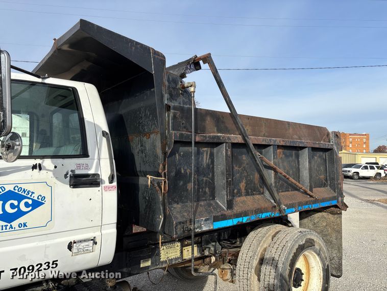 image for item EV3324 1992 GMC TopKick dump truck