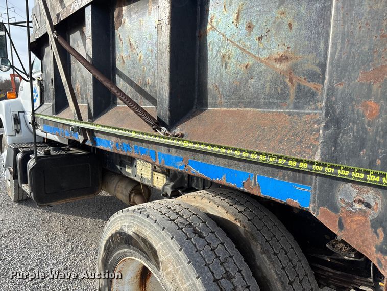 image for item EV3324 1992 GMC TopKick dump truck