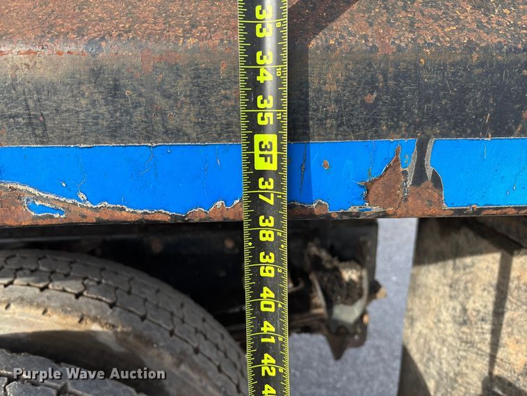 image for item EV3324 1992 GMC TopKick dump truck