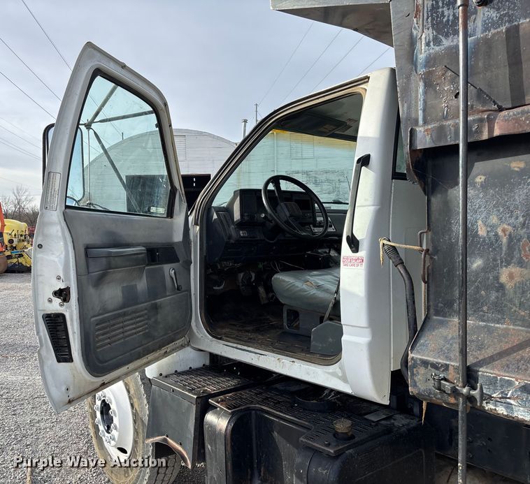 image for item EV3324 1992 GMC TopKick dump truck