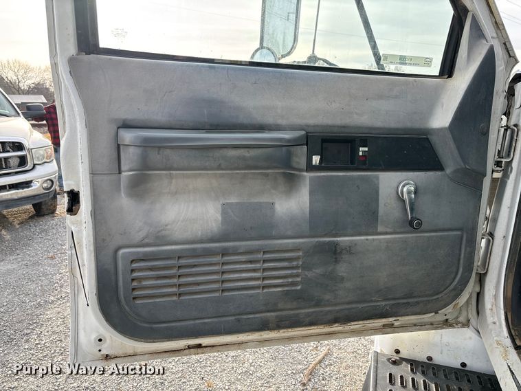 image for item EV3324 1992 GMC TopKick dump truck