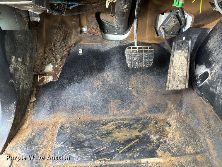 image for item EV3324 1992 GMC TopKick dump truck