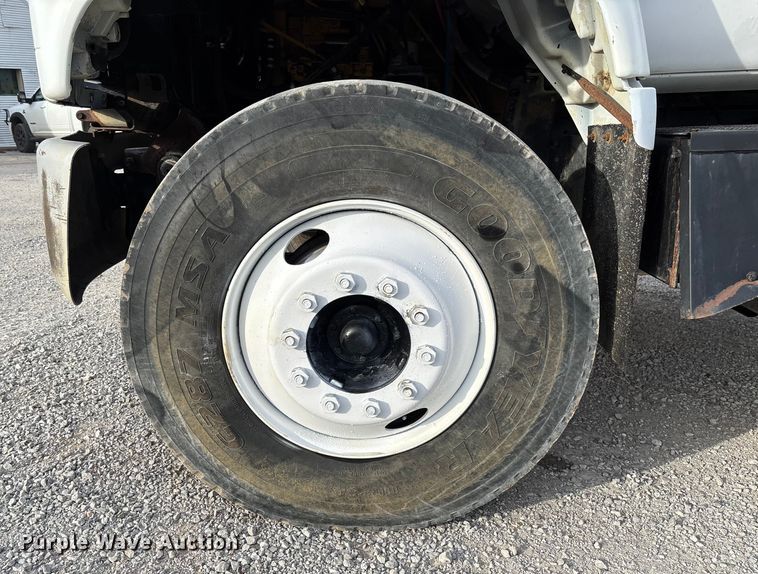 image for item EV3324 1992 GMC TopKick dump truck