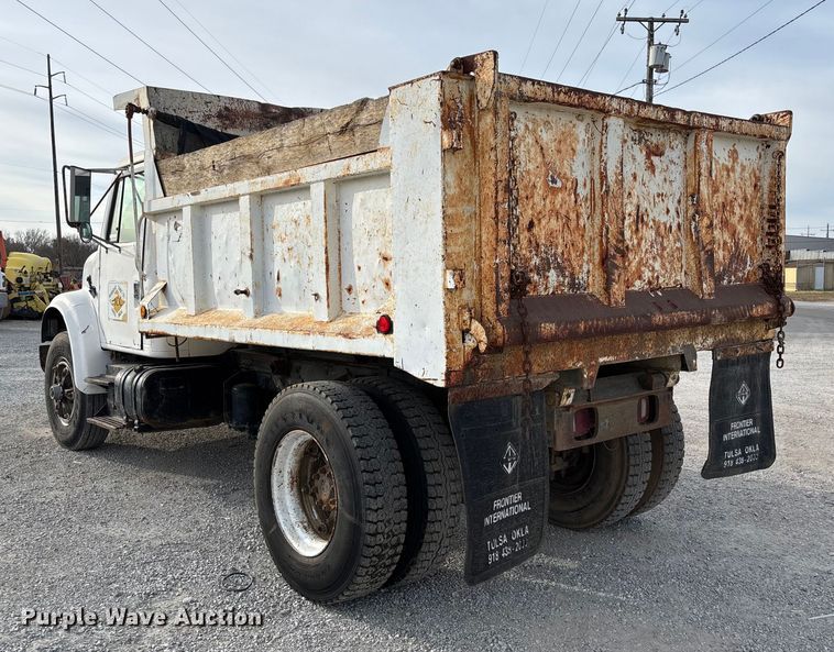 image for item EV3325 1990 International 4900 dump truck