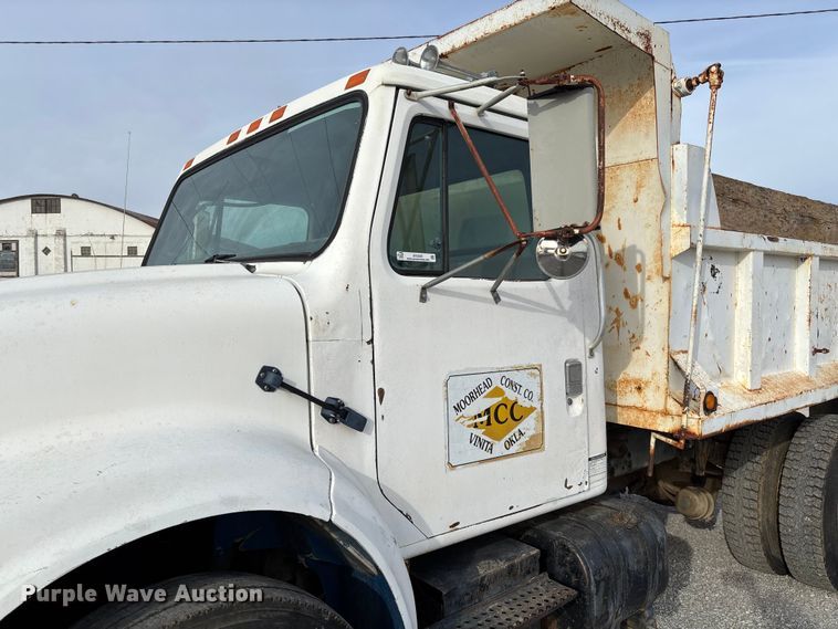 image for item EV3325 1990 International 4900 dump truck