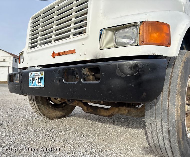 image for item EV3325 1990 International 4900 dump truck