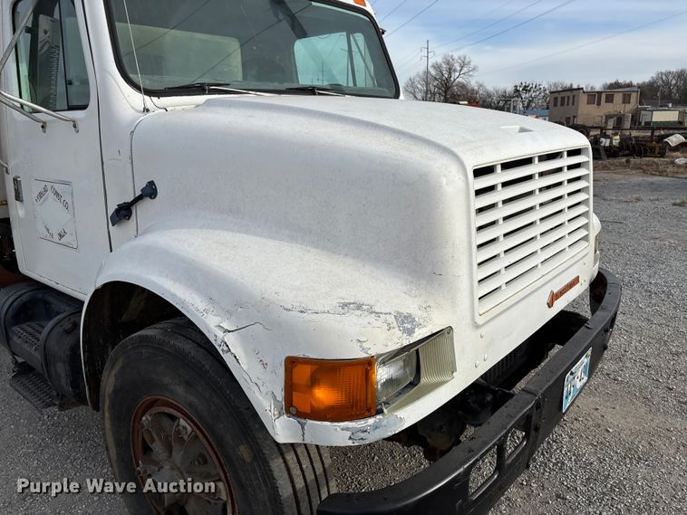 image for item EV3325 1990 International 4900 dump truck