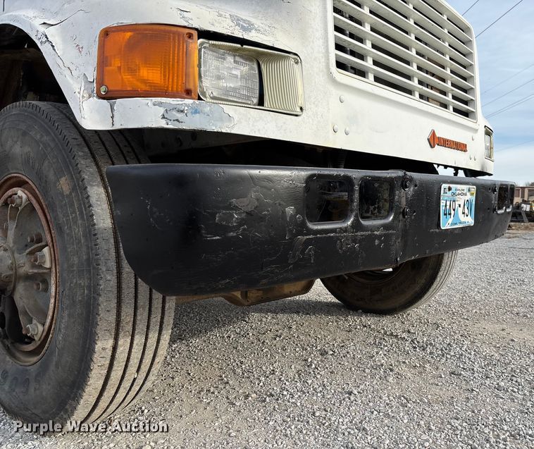 image for item EV3325 1990 International 4900 dump truck